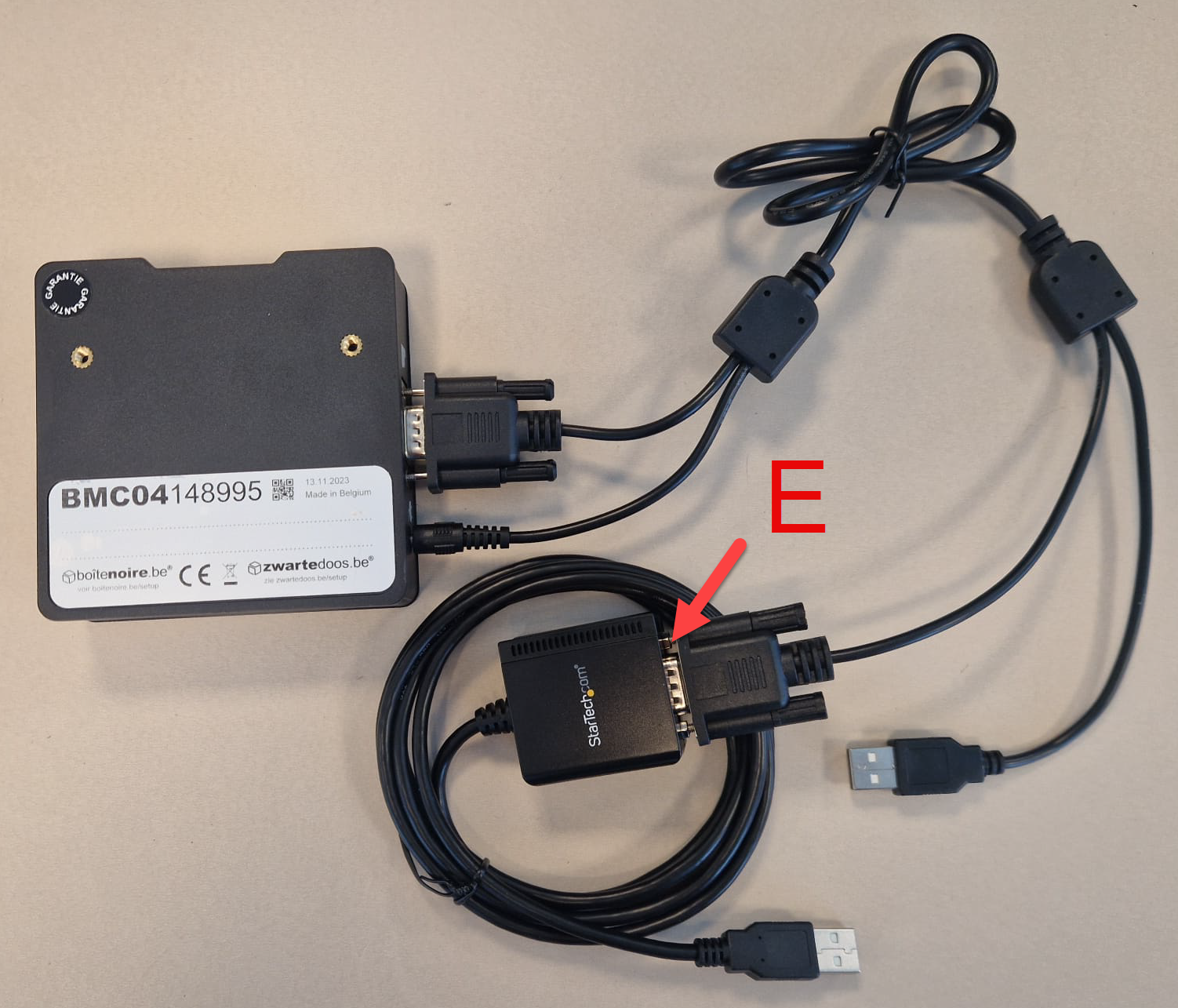 Communicatiekabel in de USB-converter