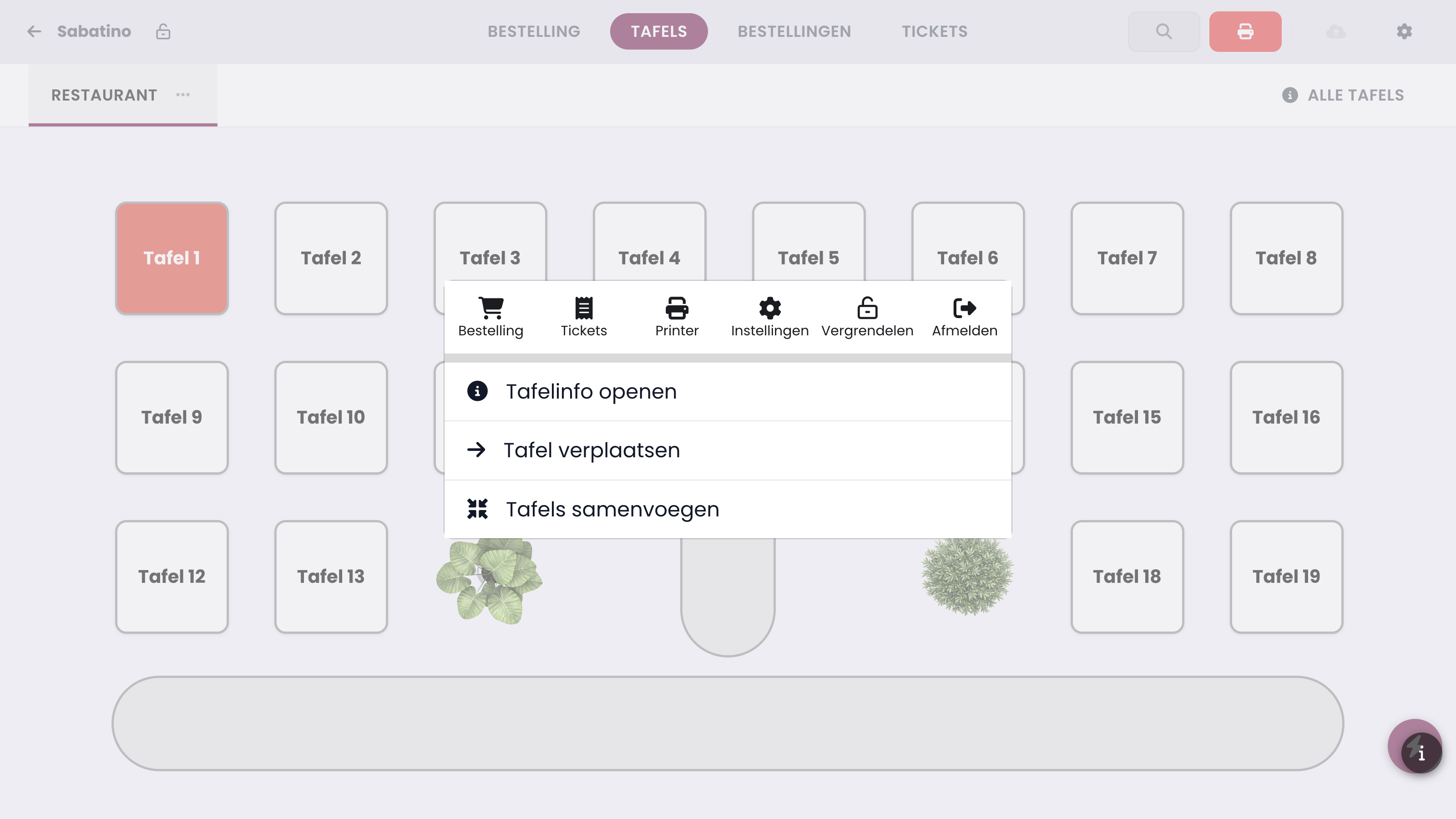 De snelle acties: Tafelinfo openen, Tafel verplaatsen en Tafels samenvoegen. Tik op Tafel verplaatsen.